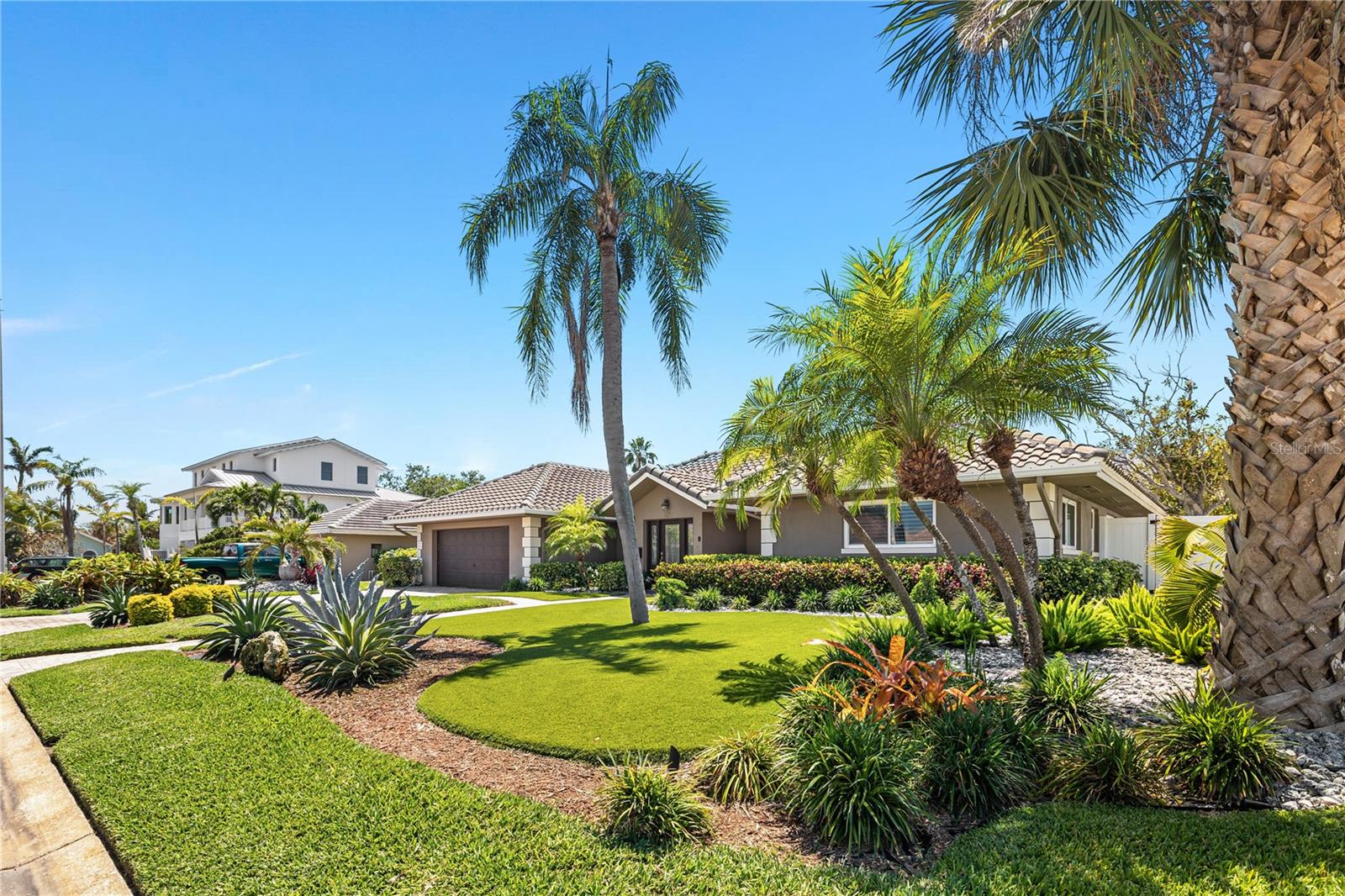 Listing photo id 38 for 6129 Leeland Street S