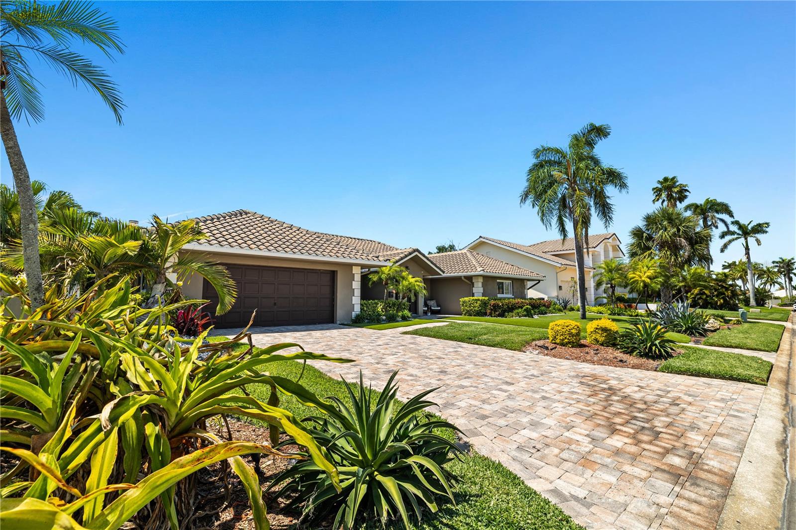 Listing photo id 39 for 6129 Leeland Street S