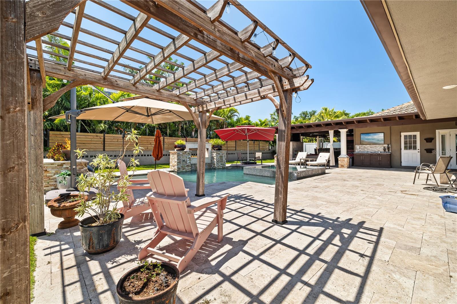 Listing photo id 42 for 6129 Leeland Street S