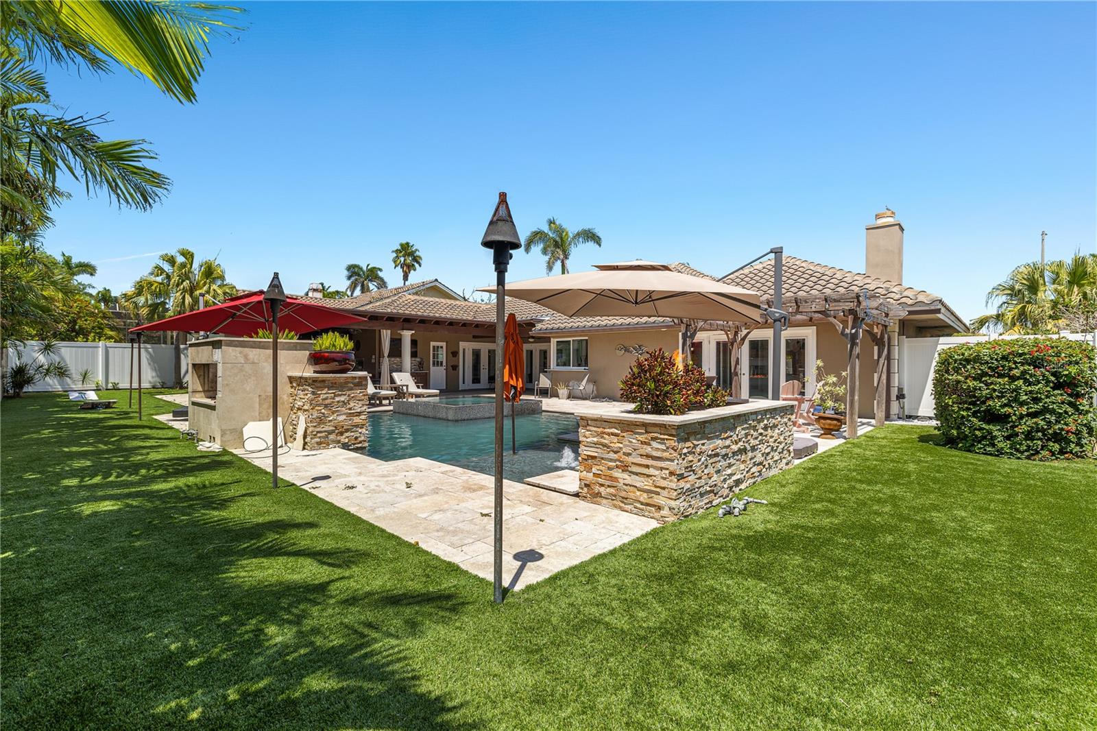 Listing photo id 43 for 6129 Leeland Street S