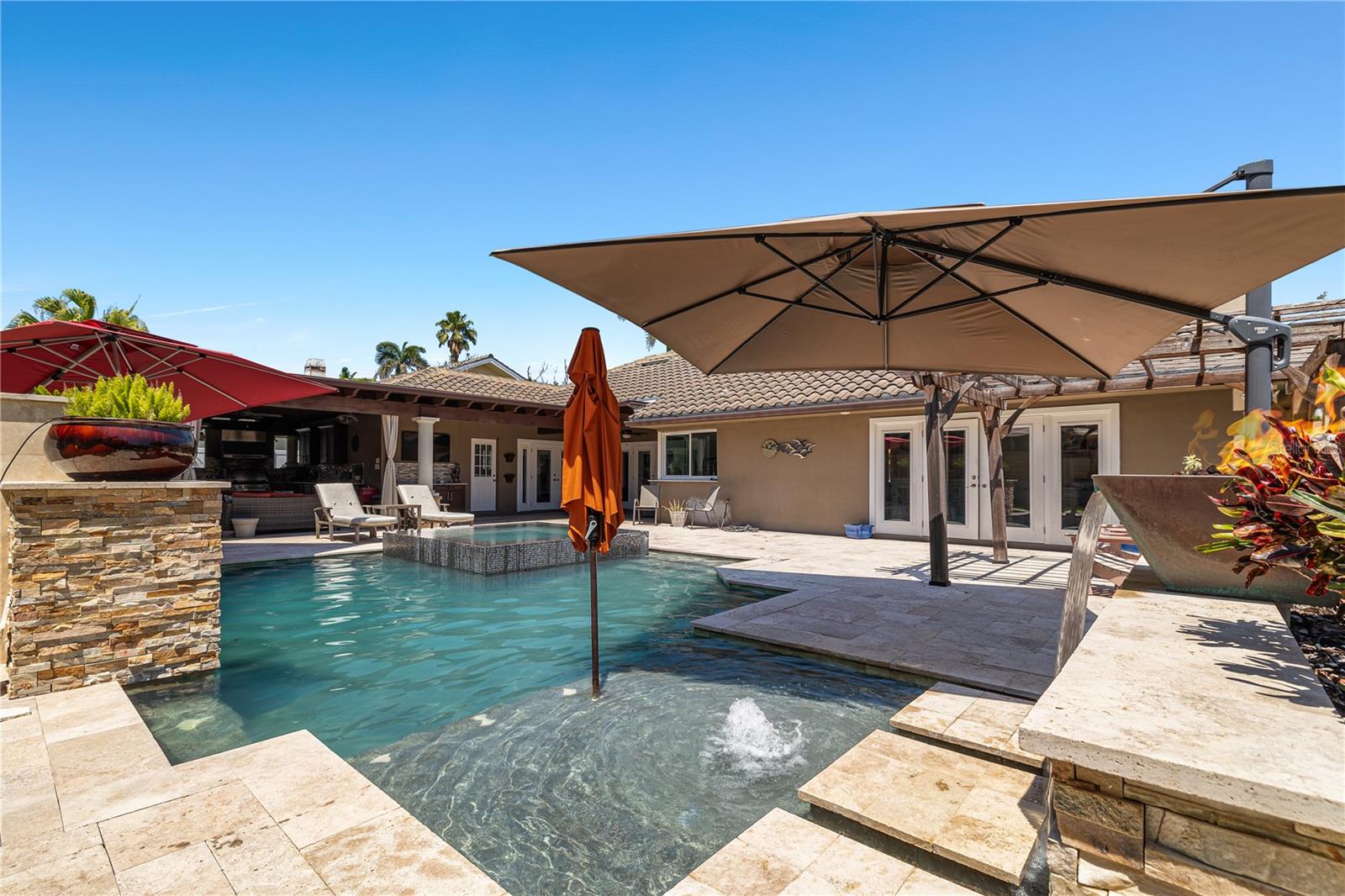 Listing photo id 44 for 6129 Leeland Street S