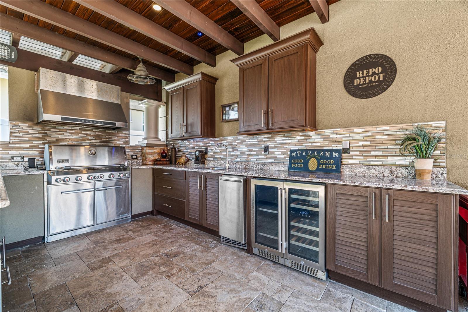 Listing photo id 49 for 6129 Leeland Street S