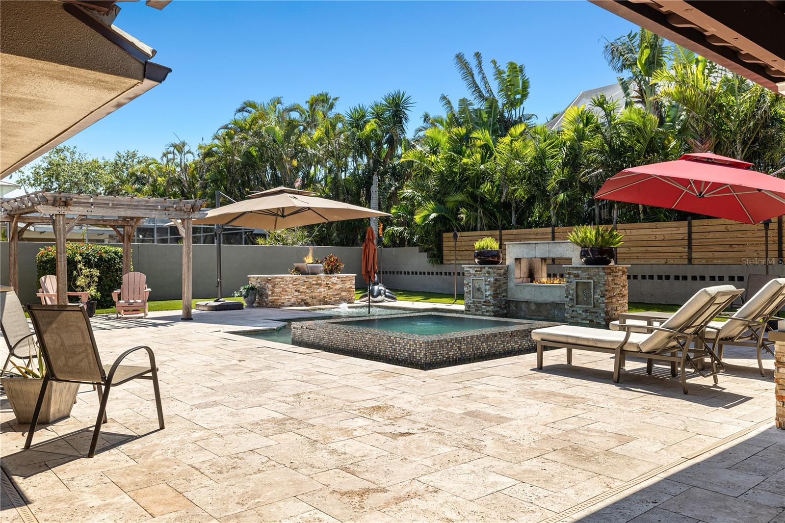 Listing photo id 52 for 6129 Leeland Street S