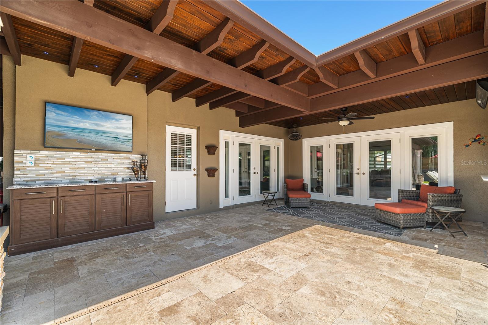 Listing photo id 54 for 6129 Leeland Street S