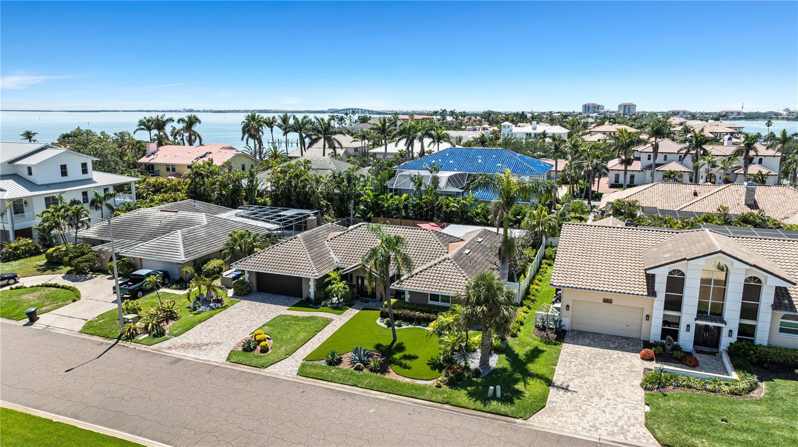 Listing photo id 57 for 6129 Leeland Street S