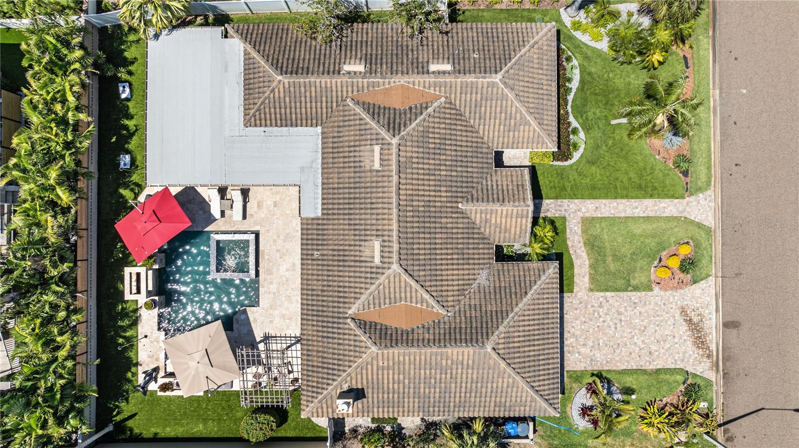 Listing photo id 59 for 6129 Leeland Street S