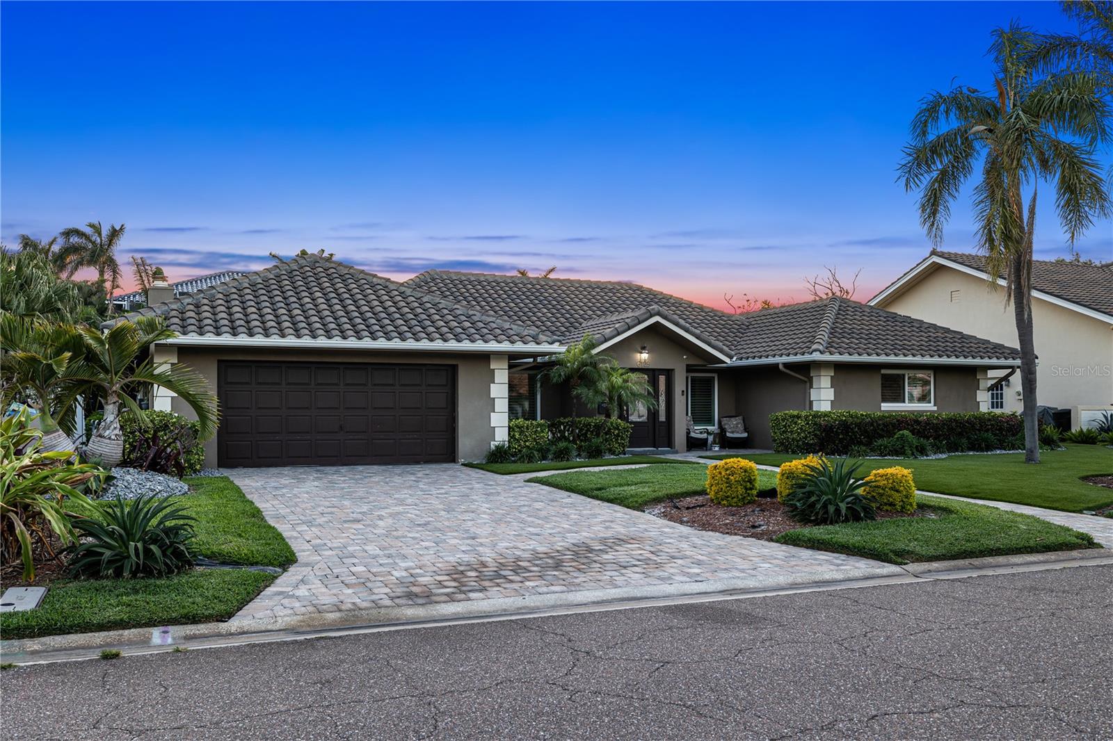 Listing photo id 69 for 6129 Leeland Street S