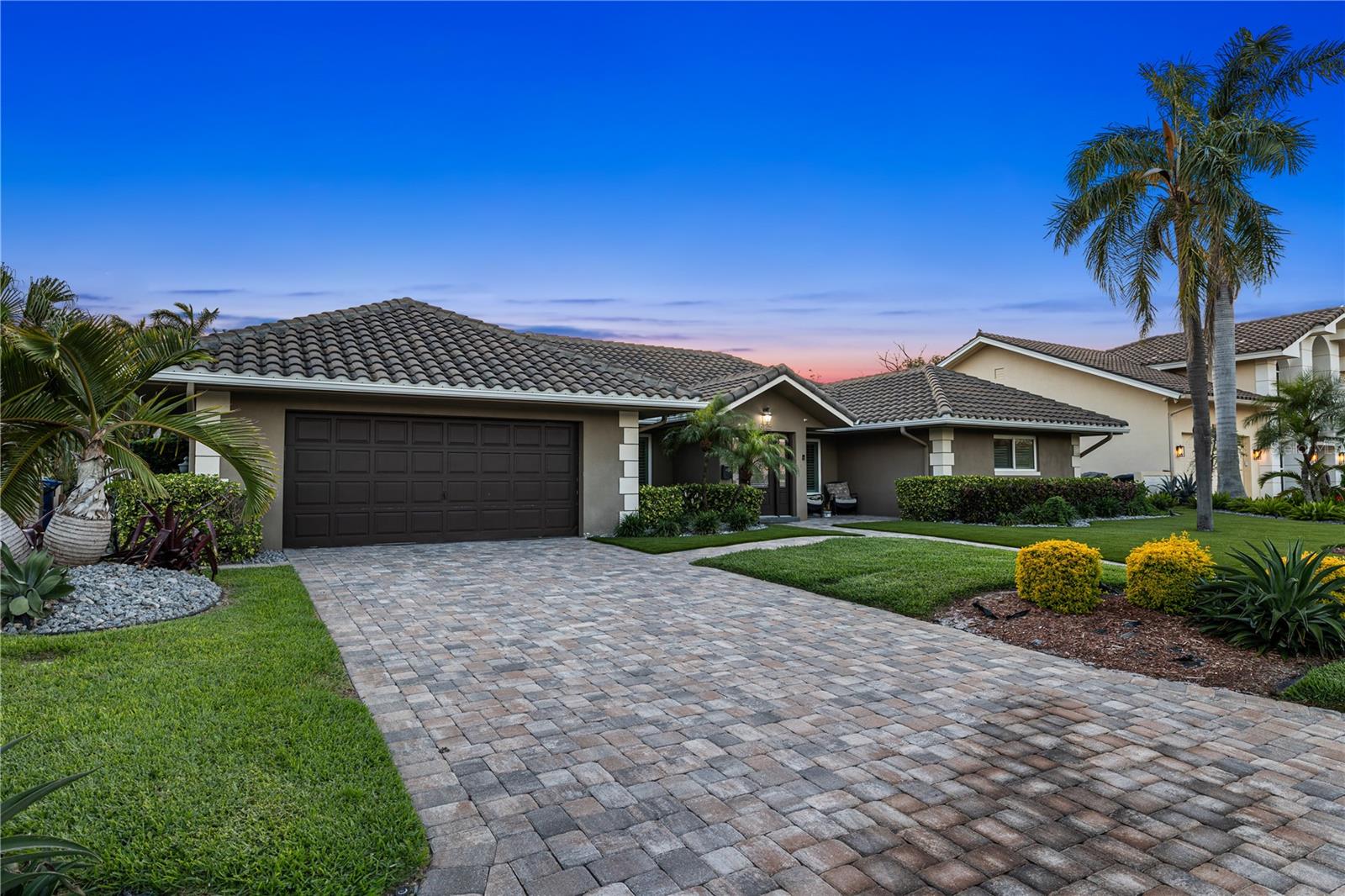 Listing photo id 70 for 6129 Leeland Street S