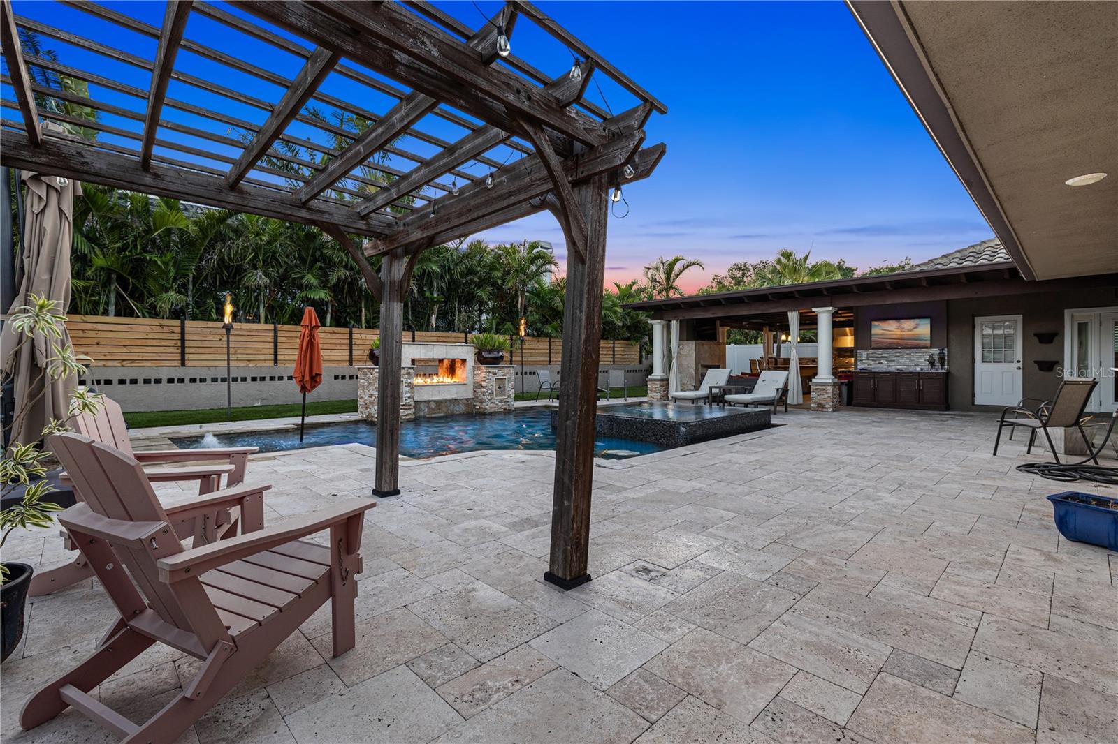 Listing photo id 72 for 6129 Leeland Street S