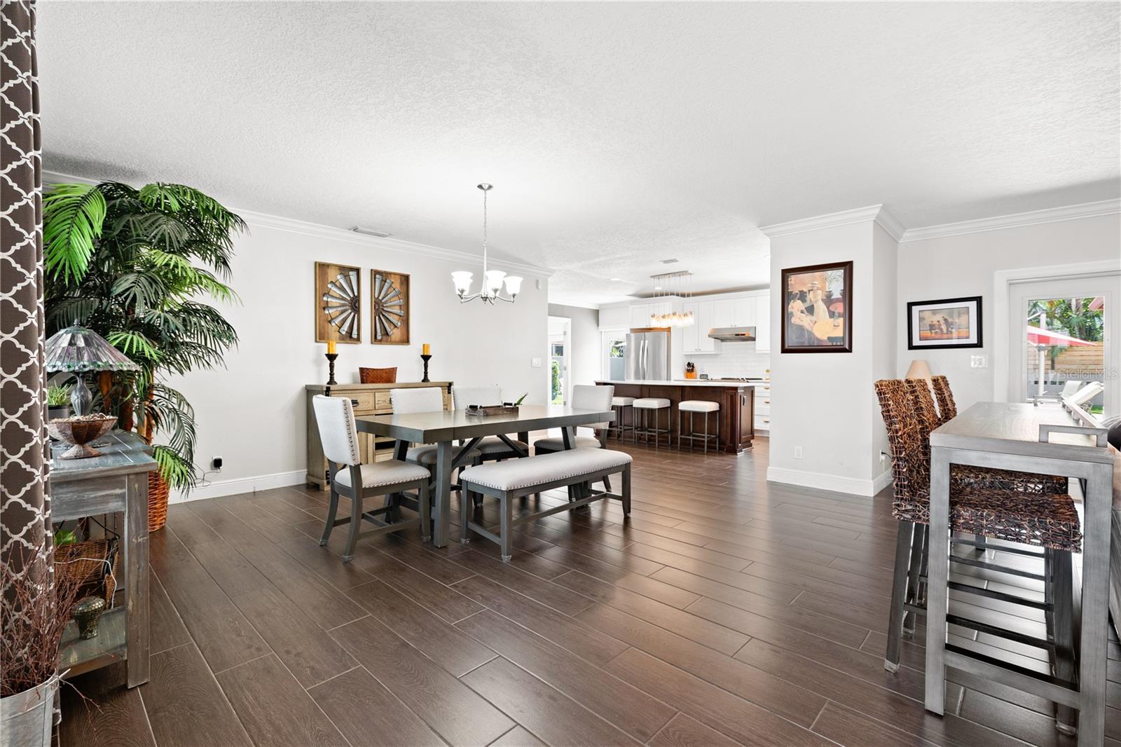 Listing photo id 6 for 6129 Leeland Street S