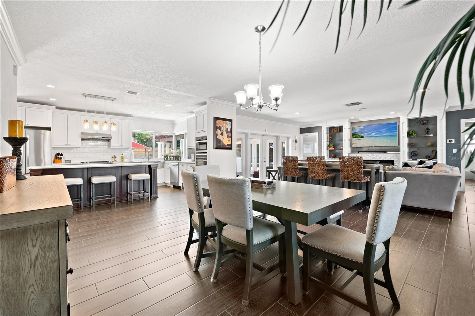 Listing photo id 7 for 6129 Leeland Street S