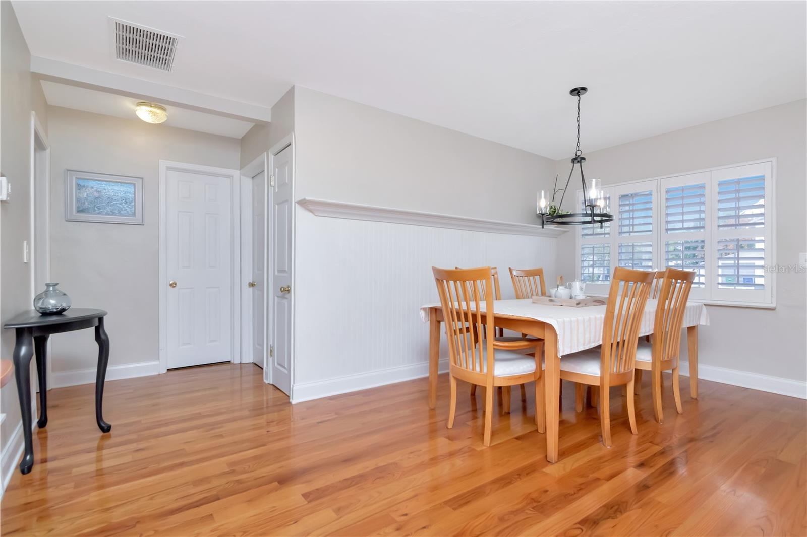 Listing photo id 8 for 10212 Newport Circle