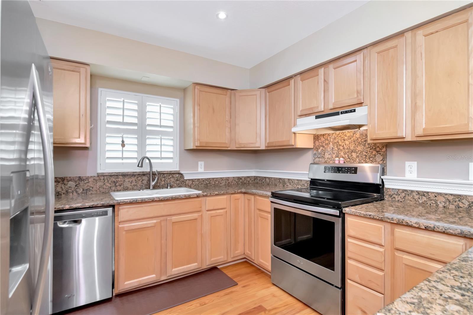 Listing photo id 10 for 10212 Newport Circle