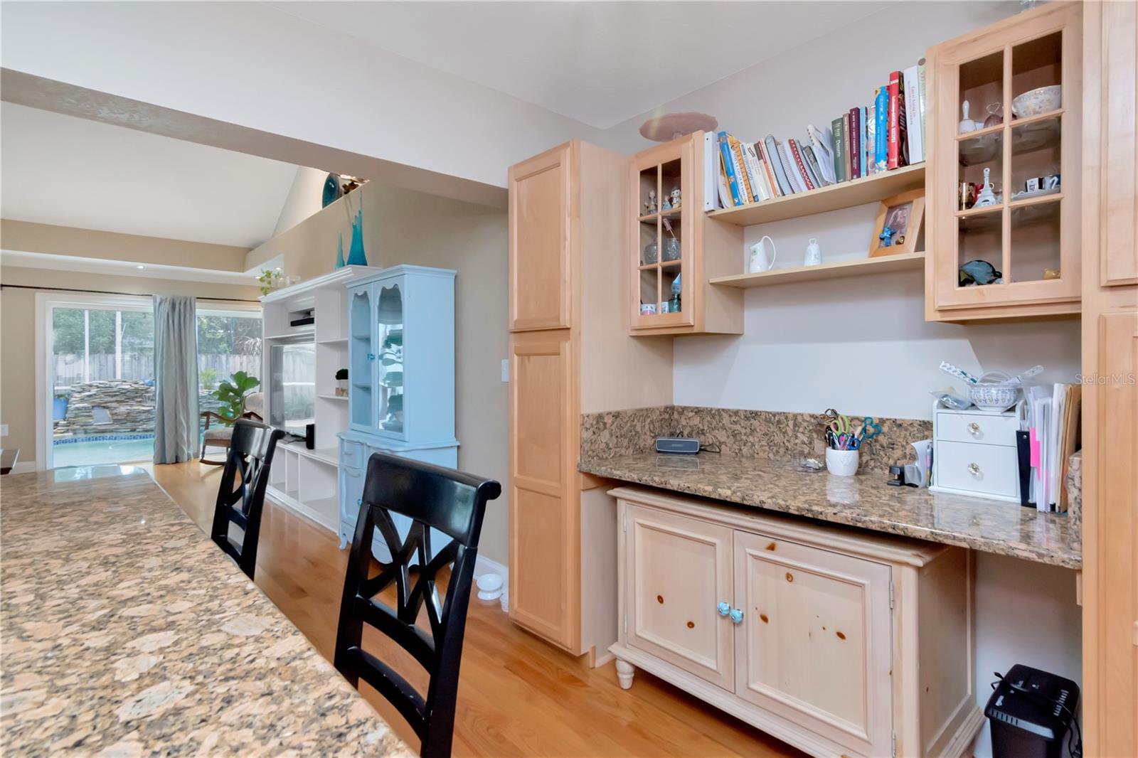 Listing photo id 11 for 10212 Newport Circle