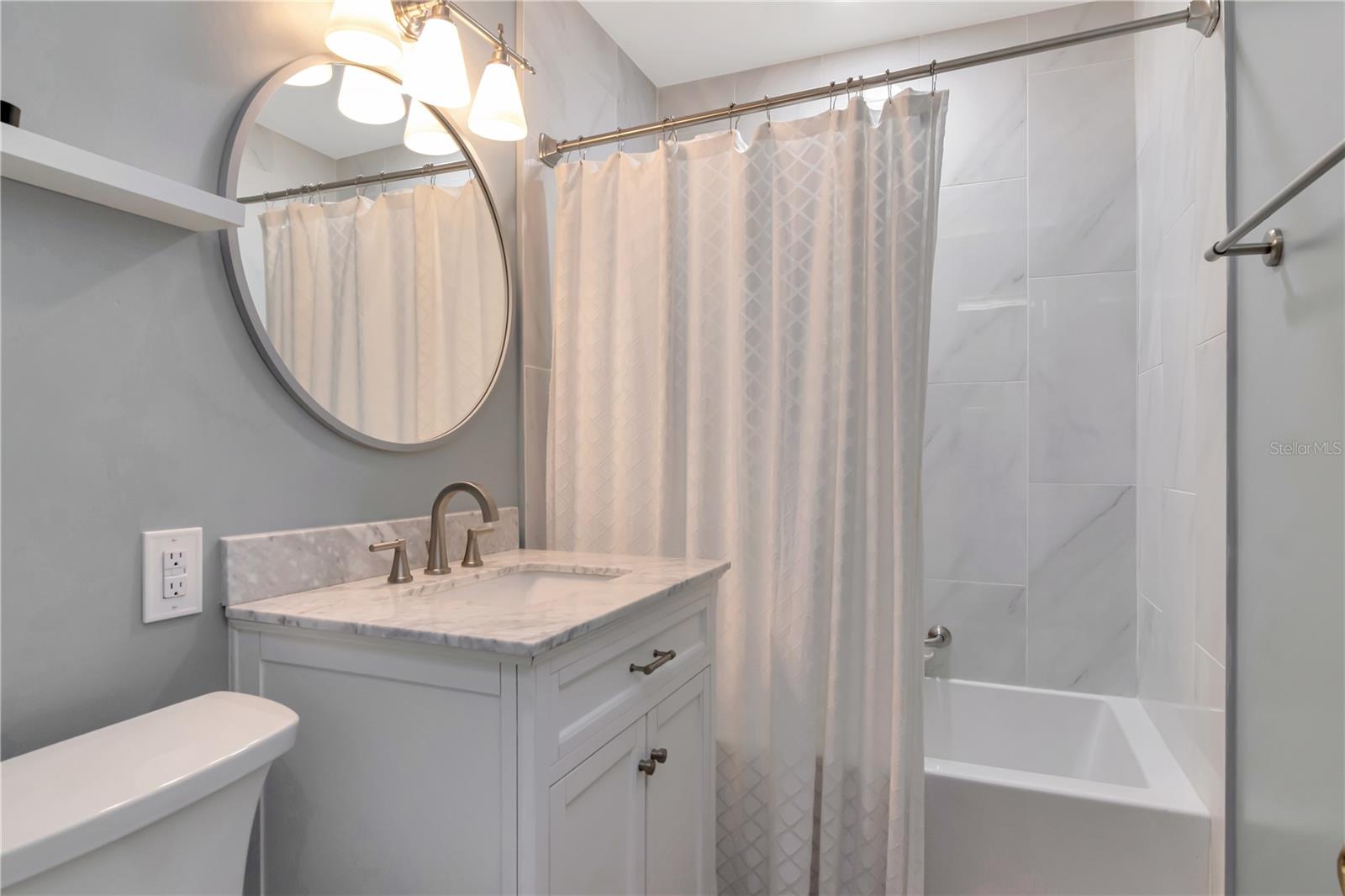 Listing photo id 13 for 10212 Newport Circle