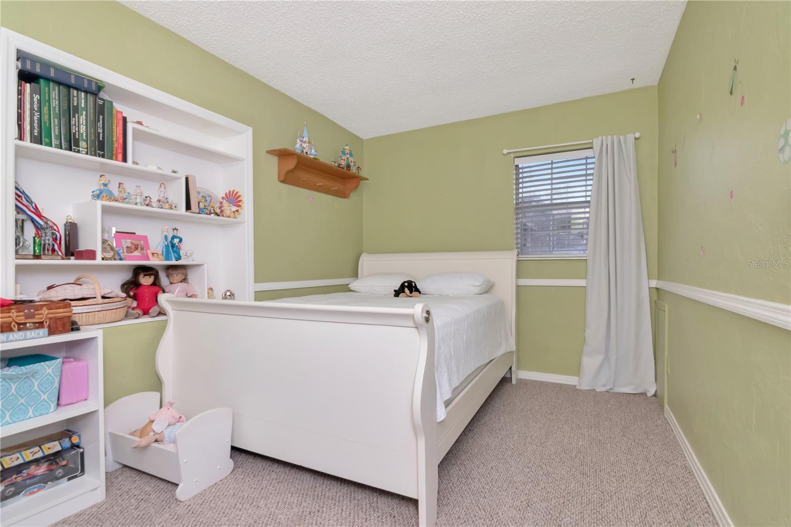 Listing photo id 15 for 10212 Newport Circle