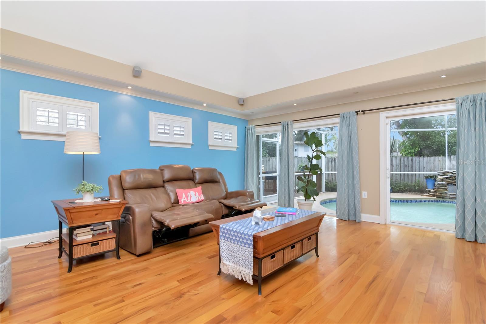 Listing photo id 17 for 10212 Newport Circle