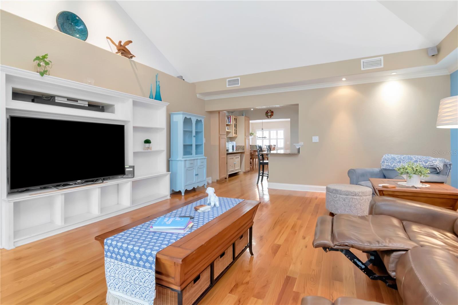 Listing photo id 20 for 10212 Newport Circle