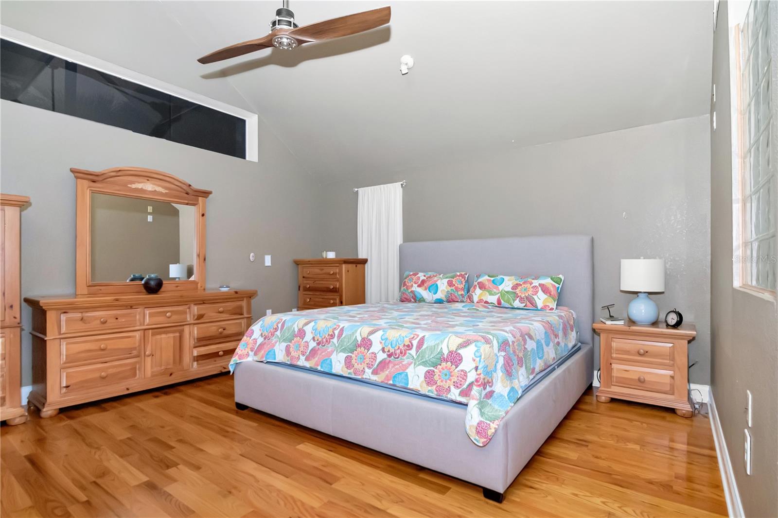 Listing photo id 21 for 10212 Newport Circle