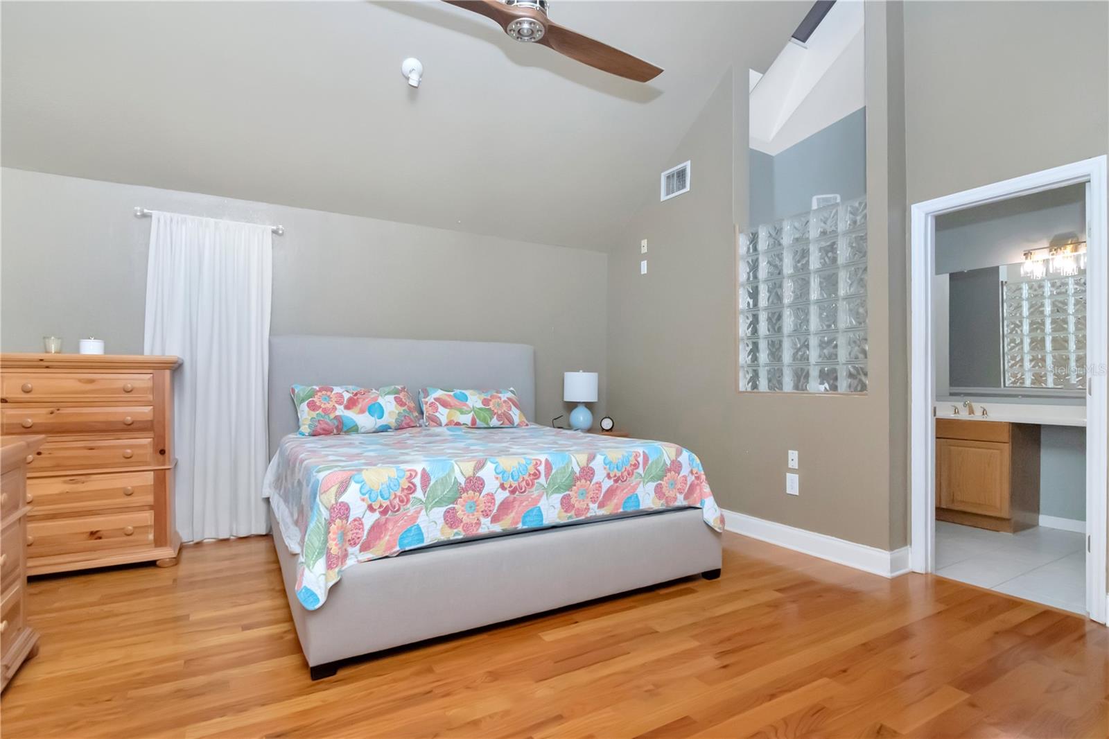 Listing photo id 22 for 10212 Newport Circle