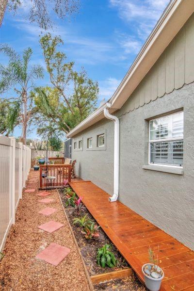 Listing photo id 25 for 10212 Newport Circle