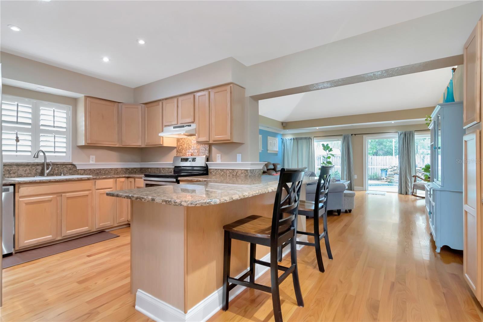 Listing photo id 2 for 10212 Newport Circle