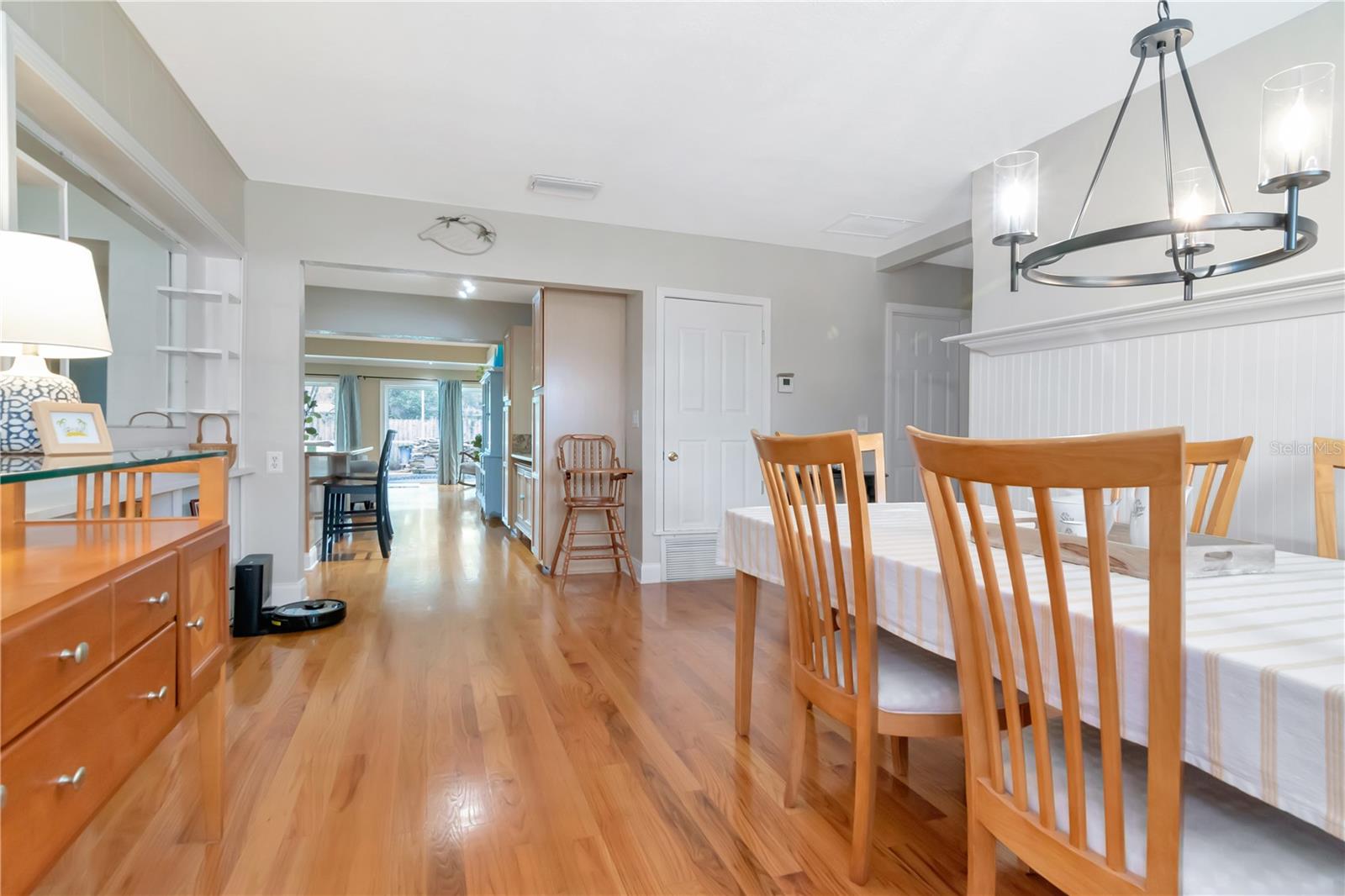 Listing photo id 7 for 10212 Newport Circle