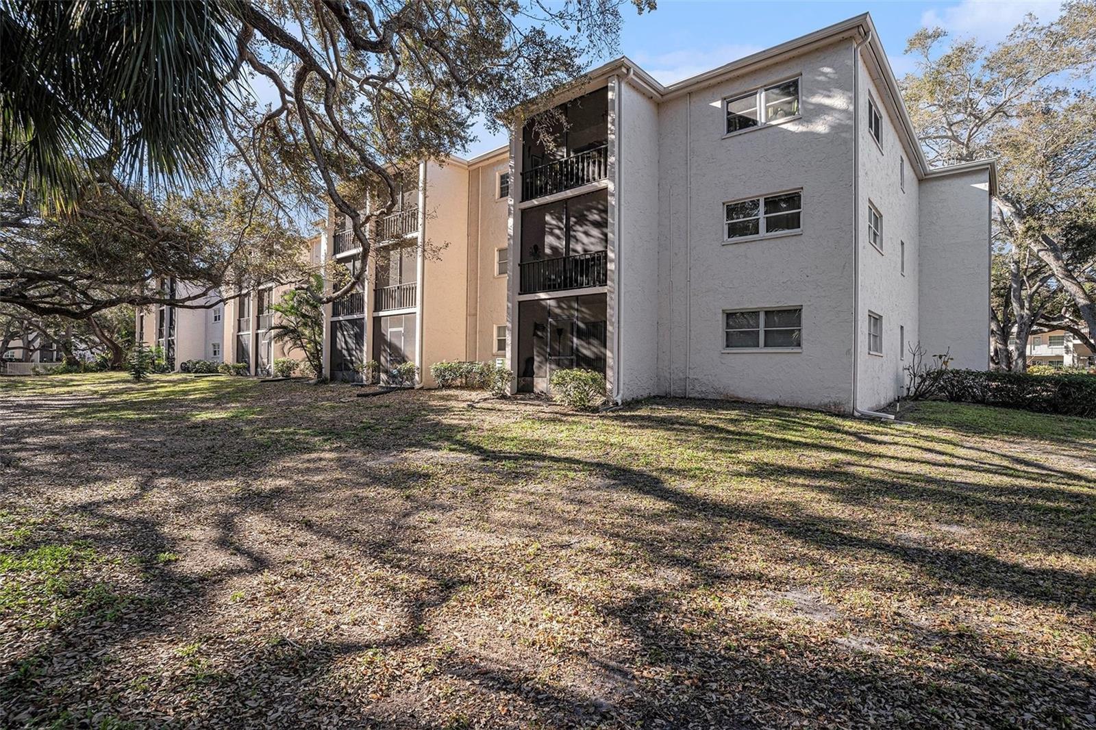 Image 21 of 28 For 870 Virginia Street 105