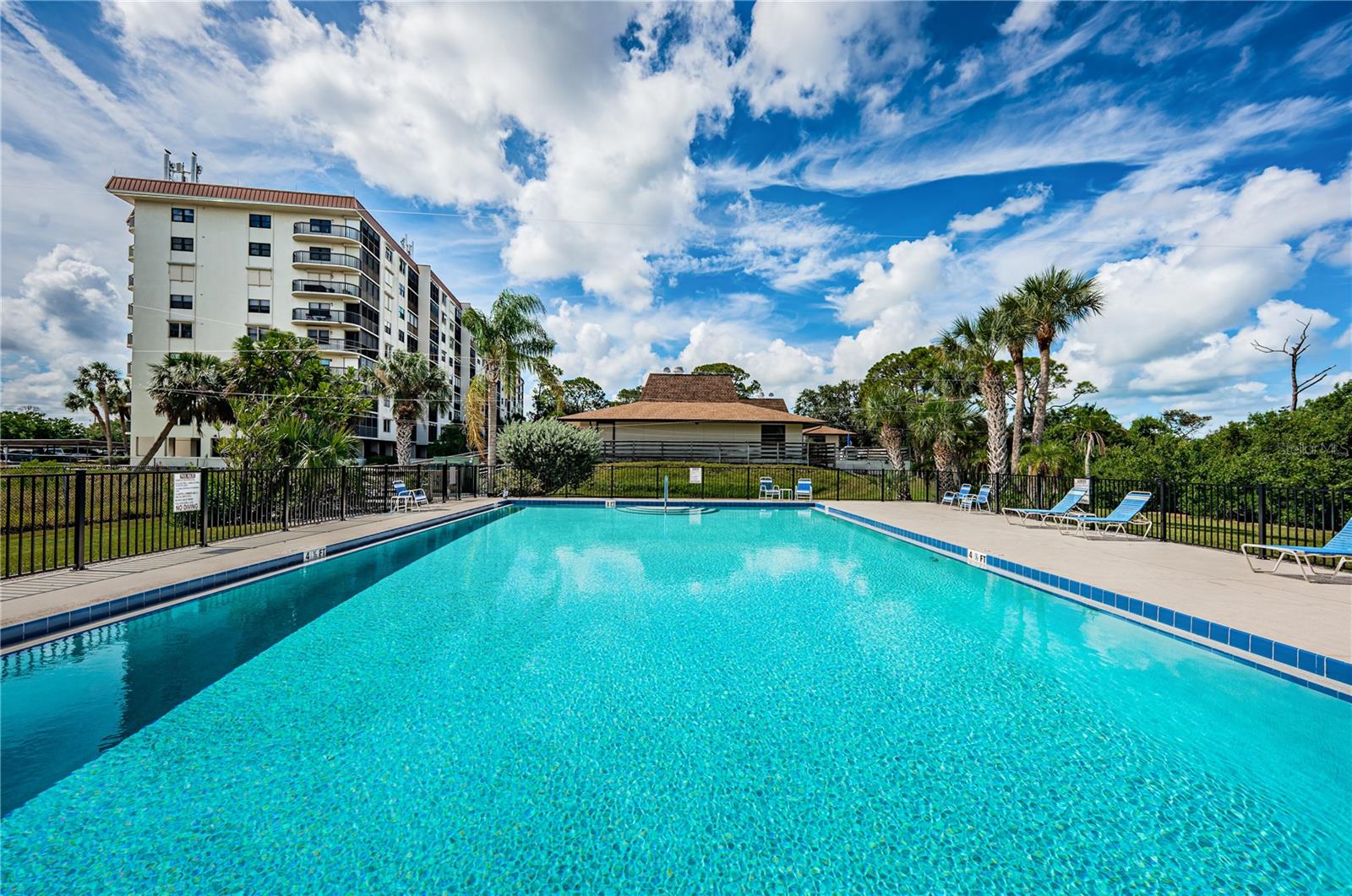 Image 12 of 64 For 5400 Park Street N 708