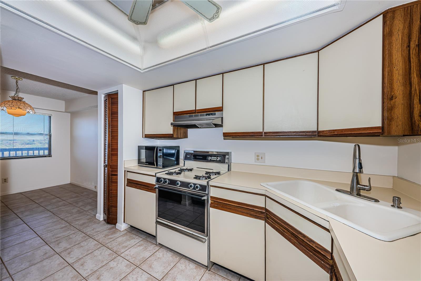 Image 18 of 64 For 5400 Park Street N 708