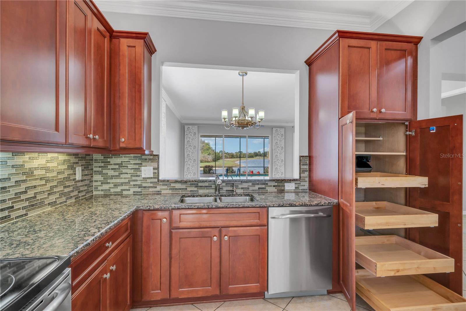 Listing photo id 12 for 5002 Indian Shores Place