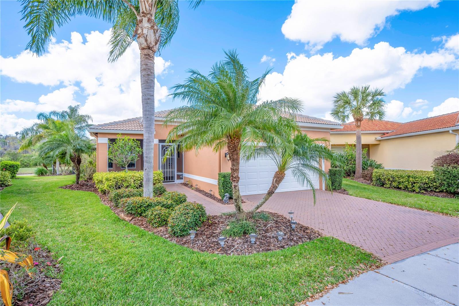 Listing photo id 3 for 5002 Indian Shores Place