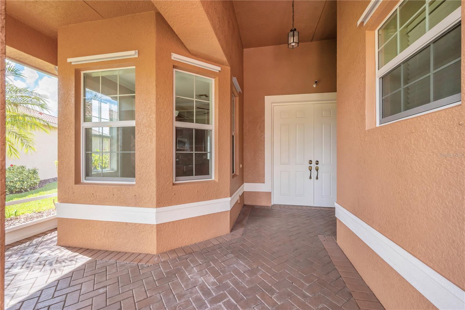 Listing photo id 6 for 5002 Indian Shores Place