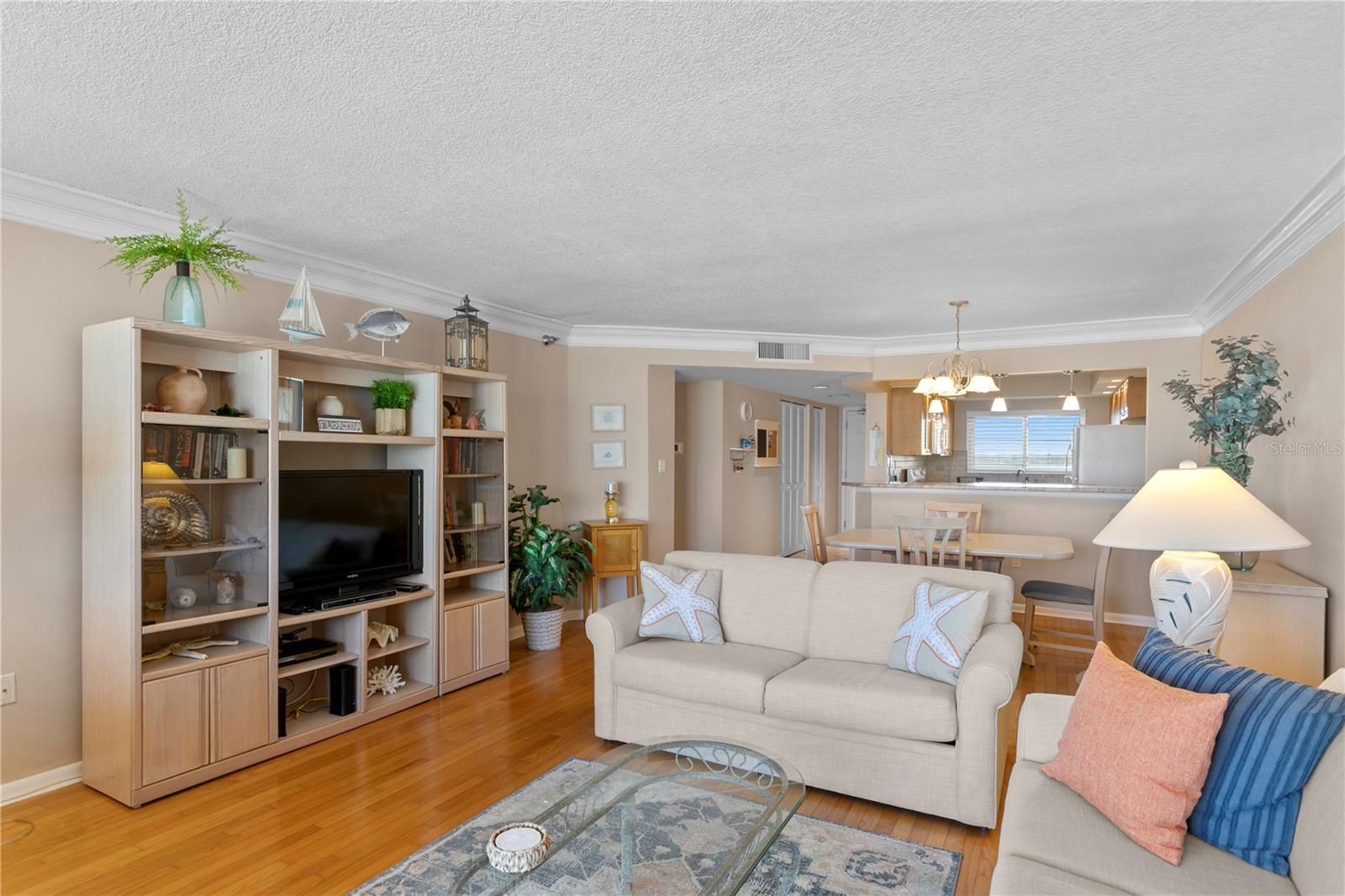 Listing photo id 8 for 1290 Gulf Boulevard 1002