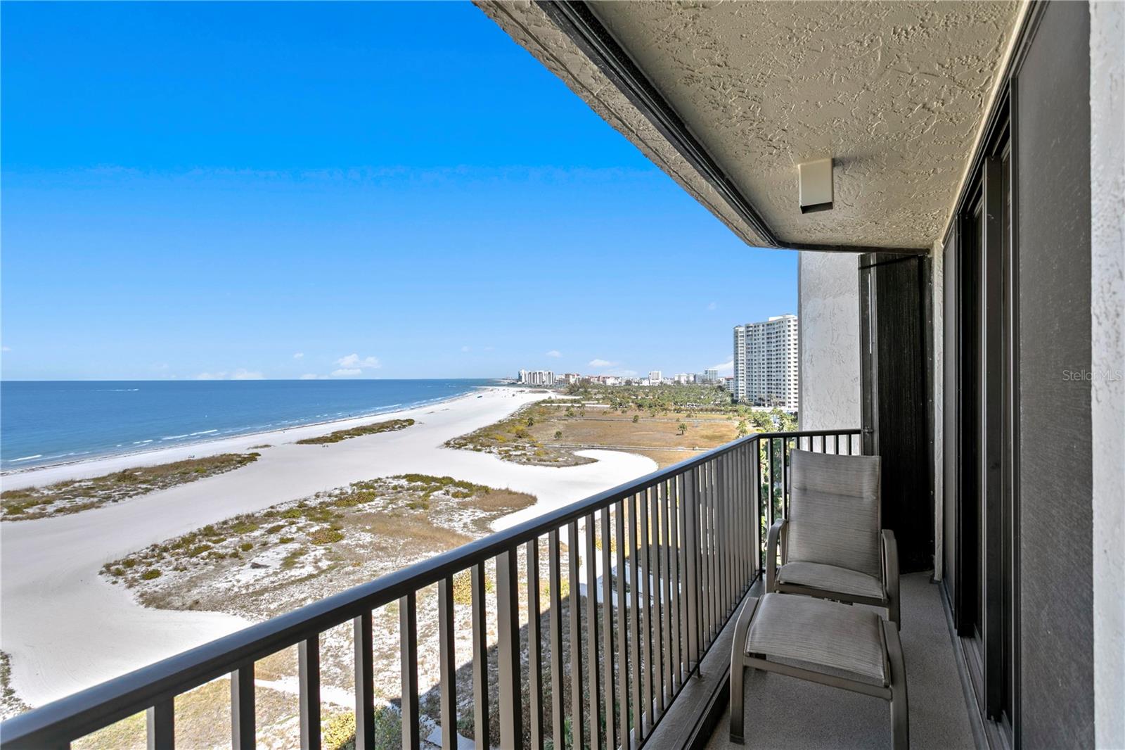 Listing photo id 19 for 1290 Gulf Boulevard 1002