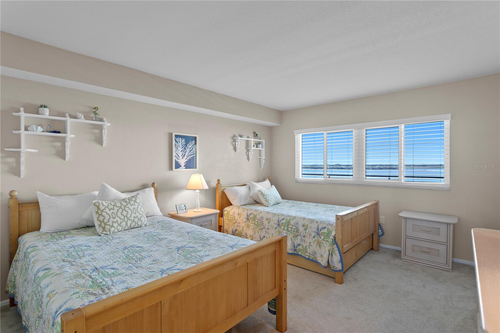 Listing photo id 22 for 1290 Gulf Boulevard 1002