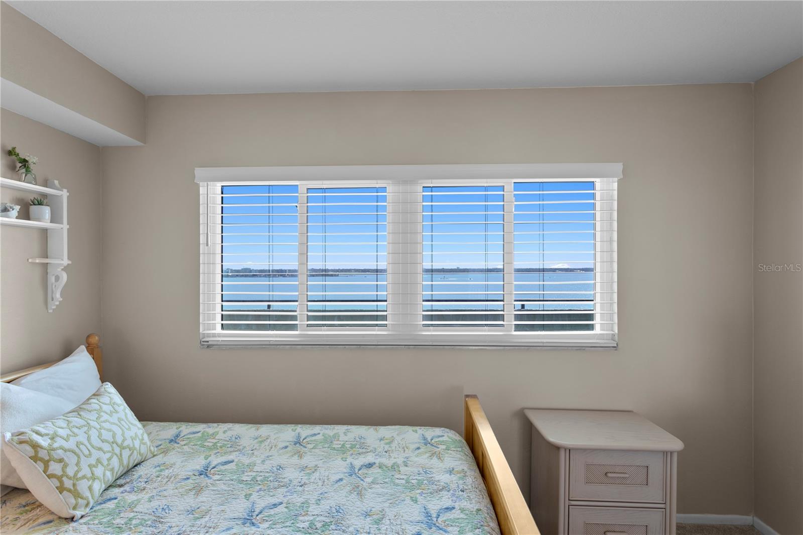 Listing photo id 23 for 1290 Gulf Boulevard 1002