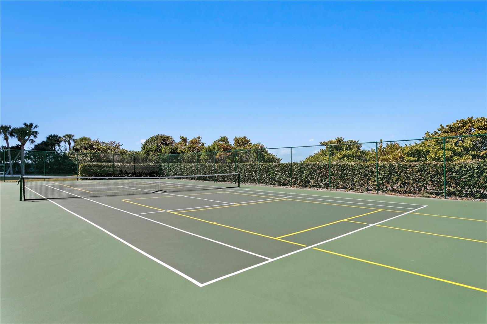 Listing photo id 36 for 1290 Gulf Boulevard 1002