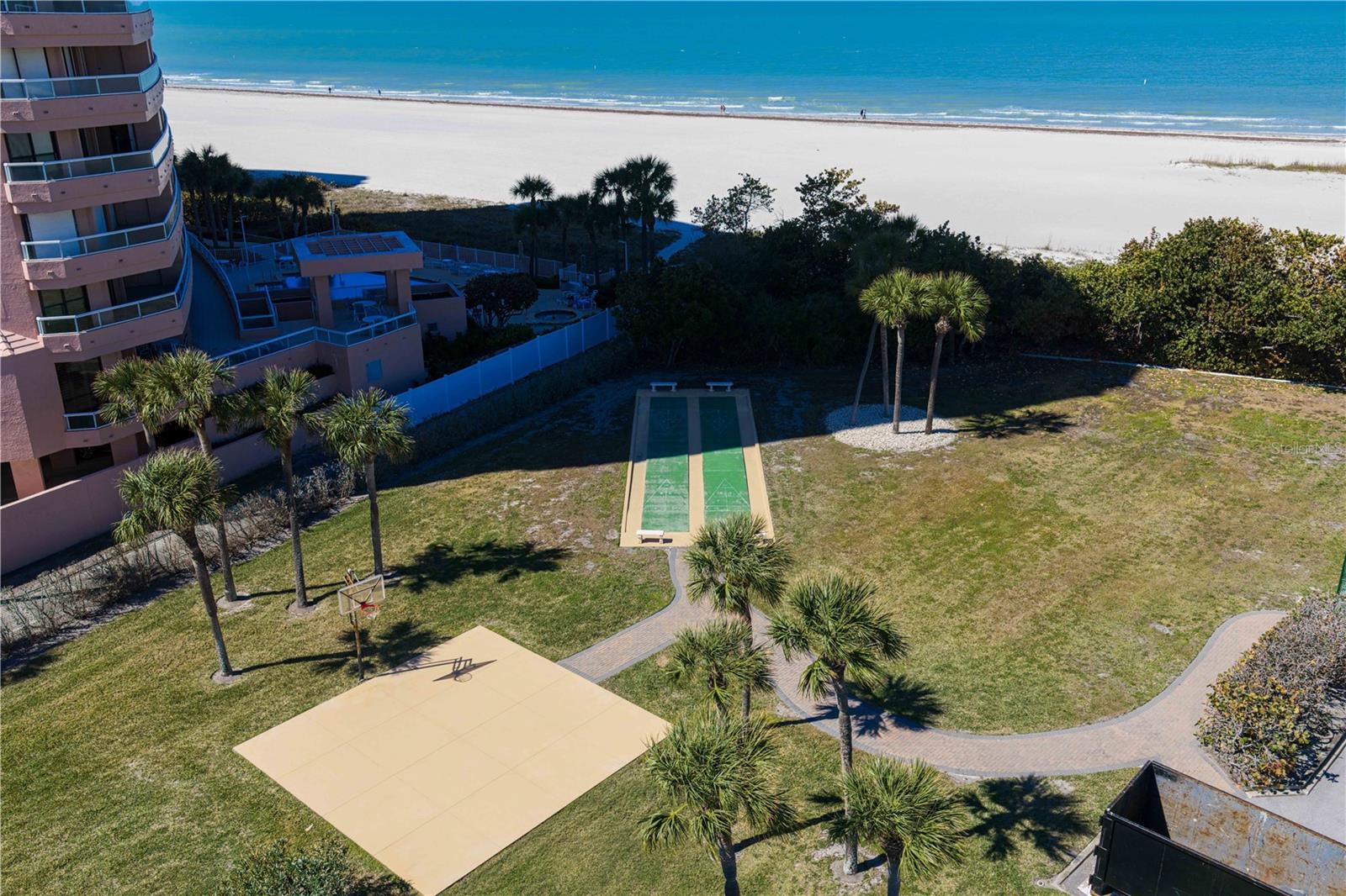 Listing photo id 38 for 1290 Gulf Boulevard 1002