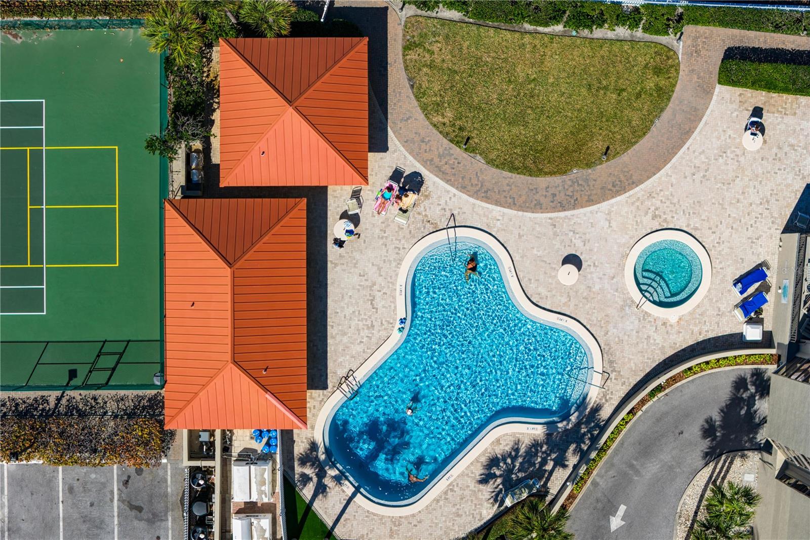 Listing photo id 40 for 1290 Gulf Boulevard 1002