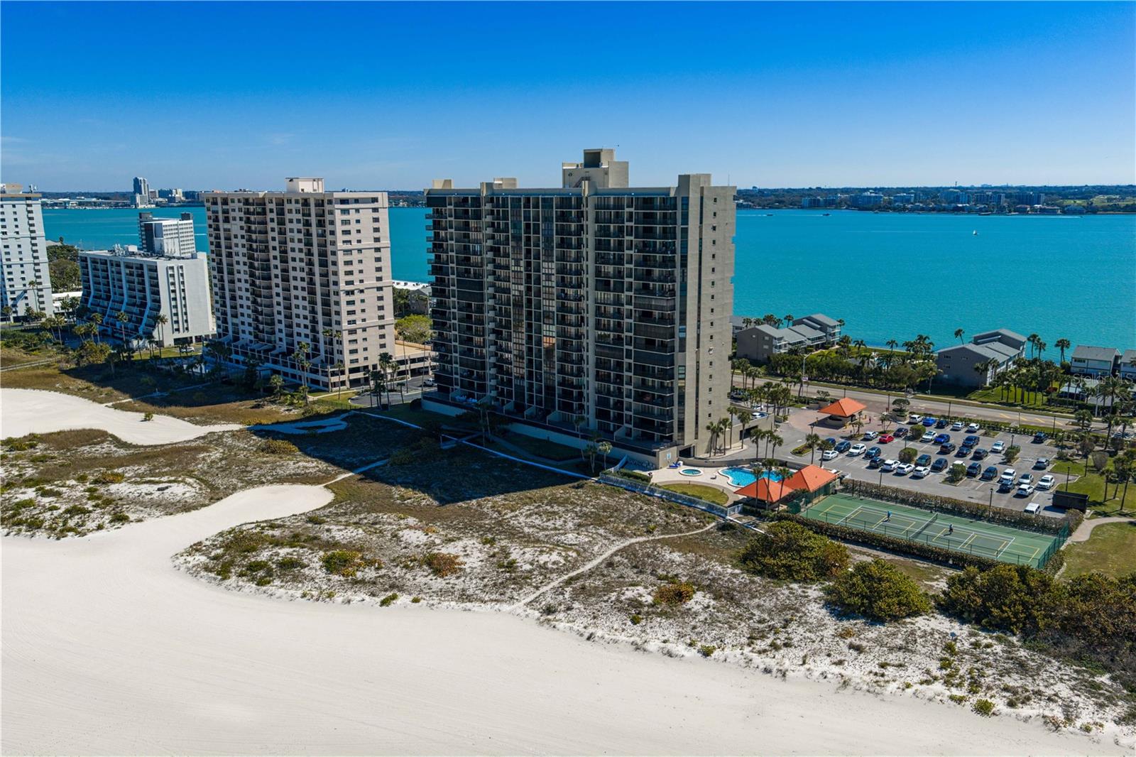 Listing photo id 42 for 1290 Gulf Boulevard 1002