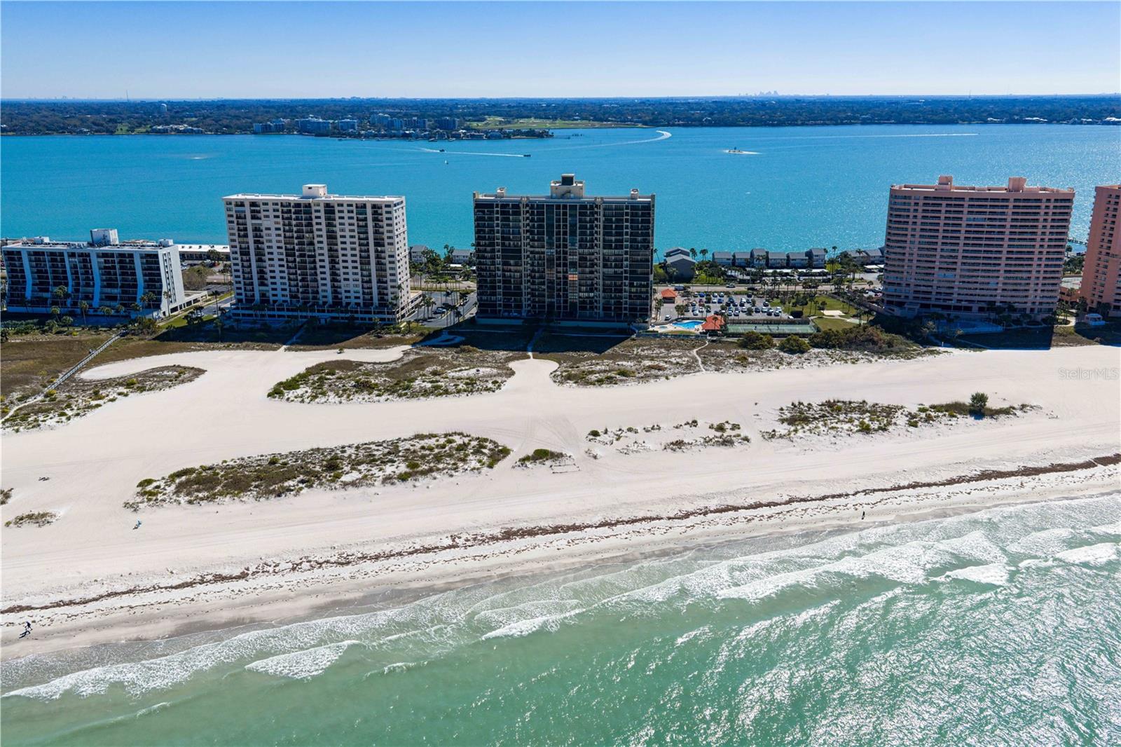Listing photo id 44 for 1290 Gulf Boulevard 1002