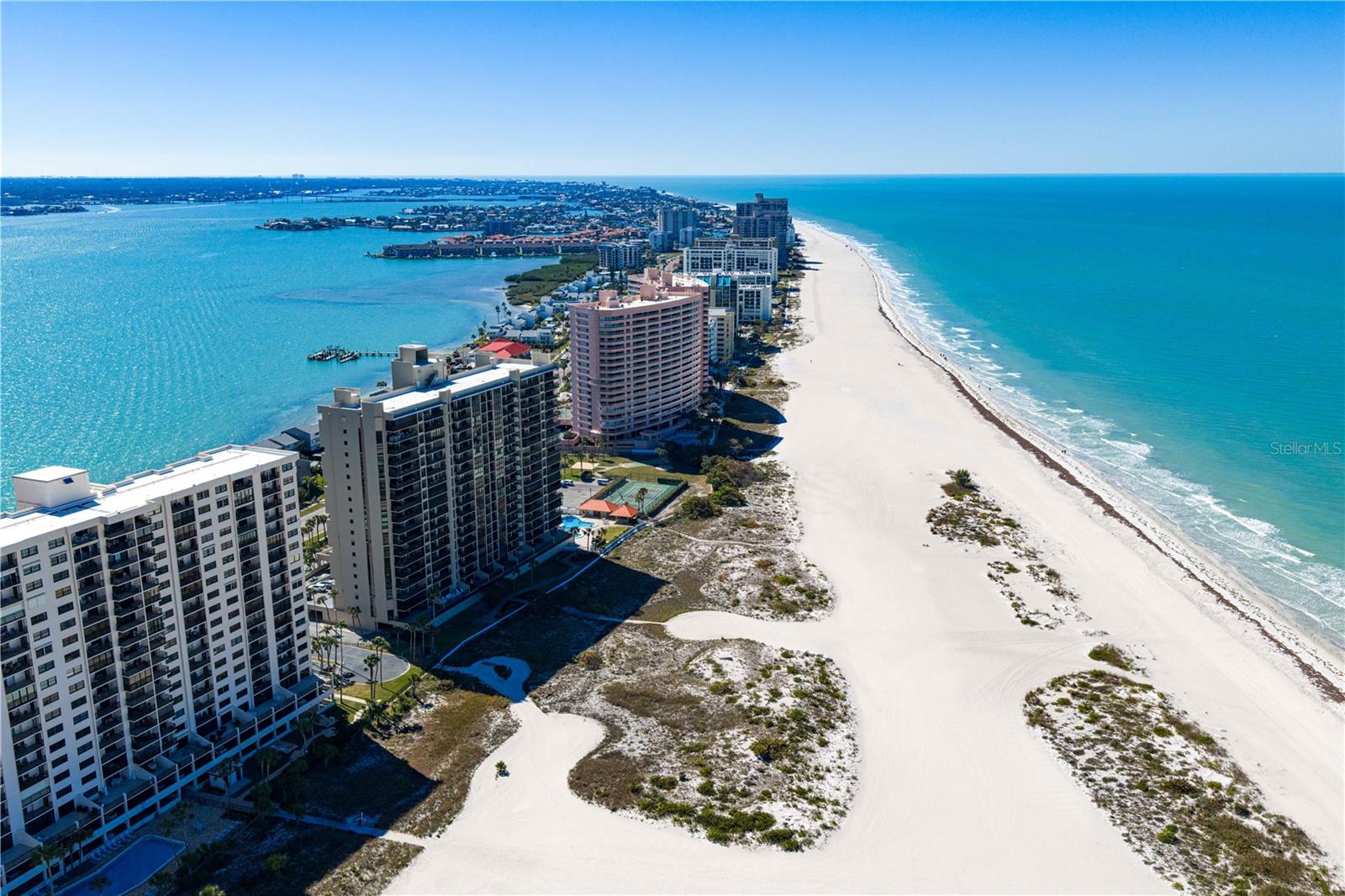 Listing photo id 47 for 1290 Gulf Boulevard 1002