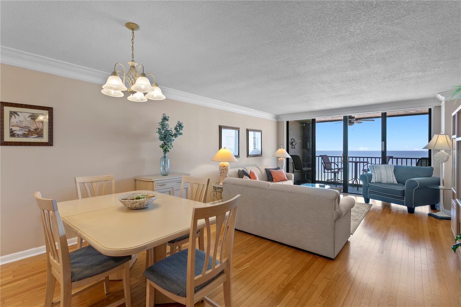Listing photo id 3 for 1290 Gulf Boulevard 1002