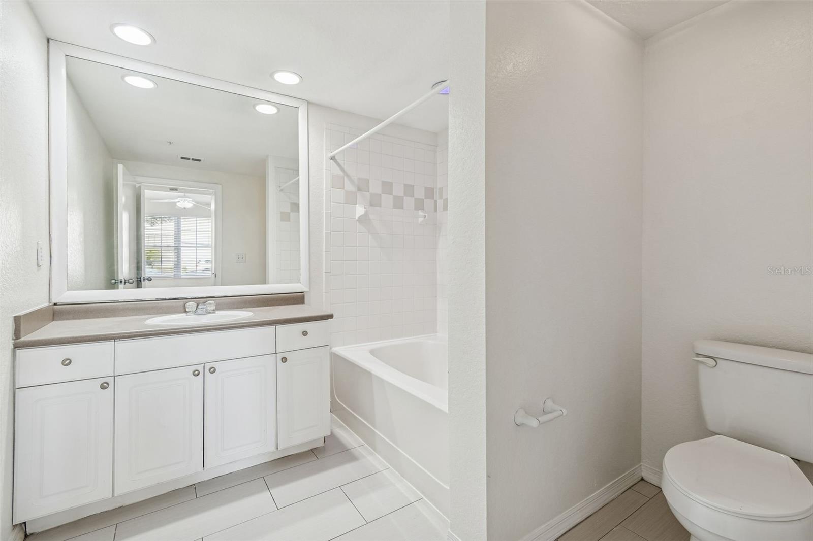 Image 20 of 35 For 501 Moody Avenue 1112