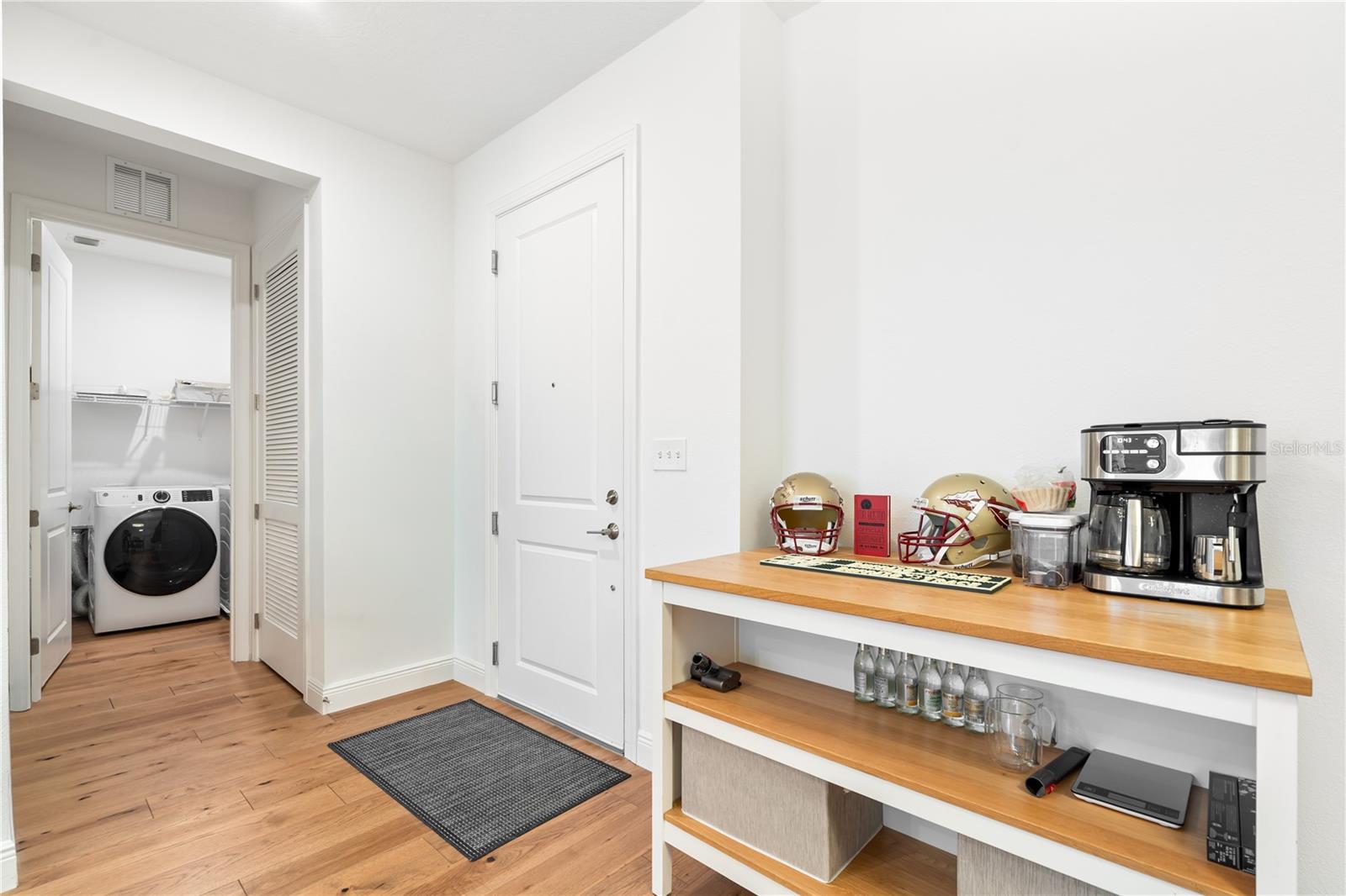 Listing photo id 12 for 644 3rd Avenue S 303