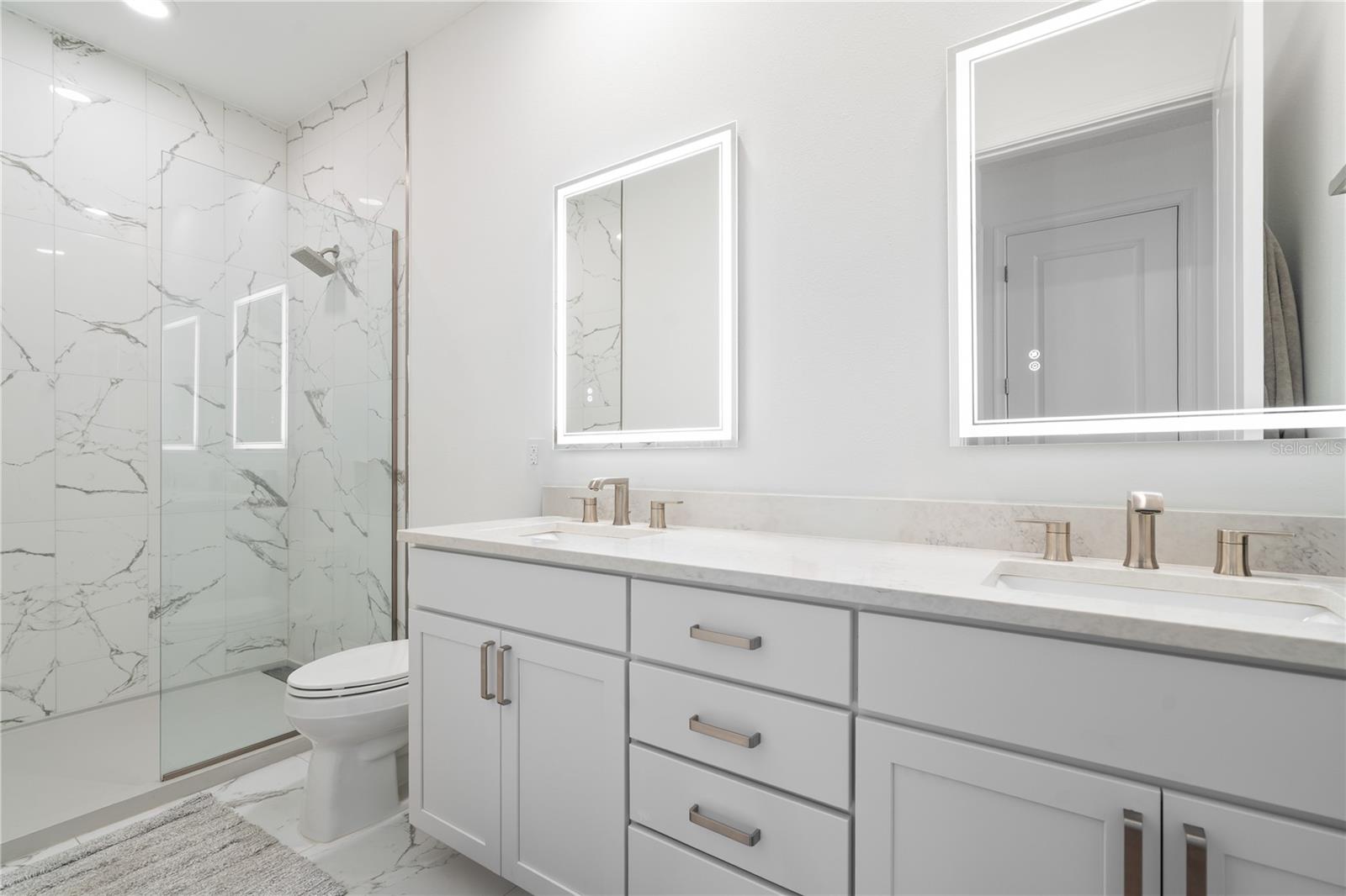 Listing photo id 15 for 644 3rd Avenue S 303