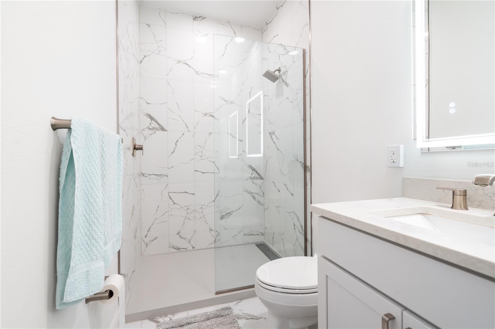 Listing photo id 16 for 644 3rd Avenue S 303