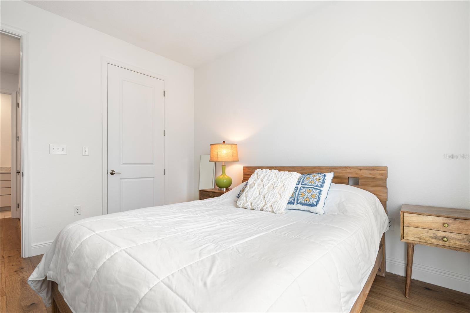 Listing photo id 18 for 644 3rd Avenue S 303