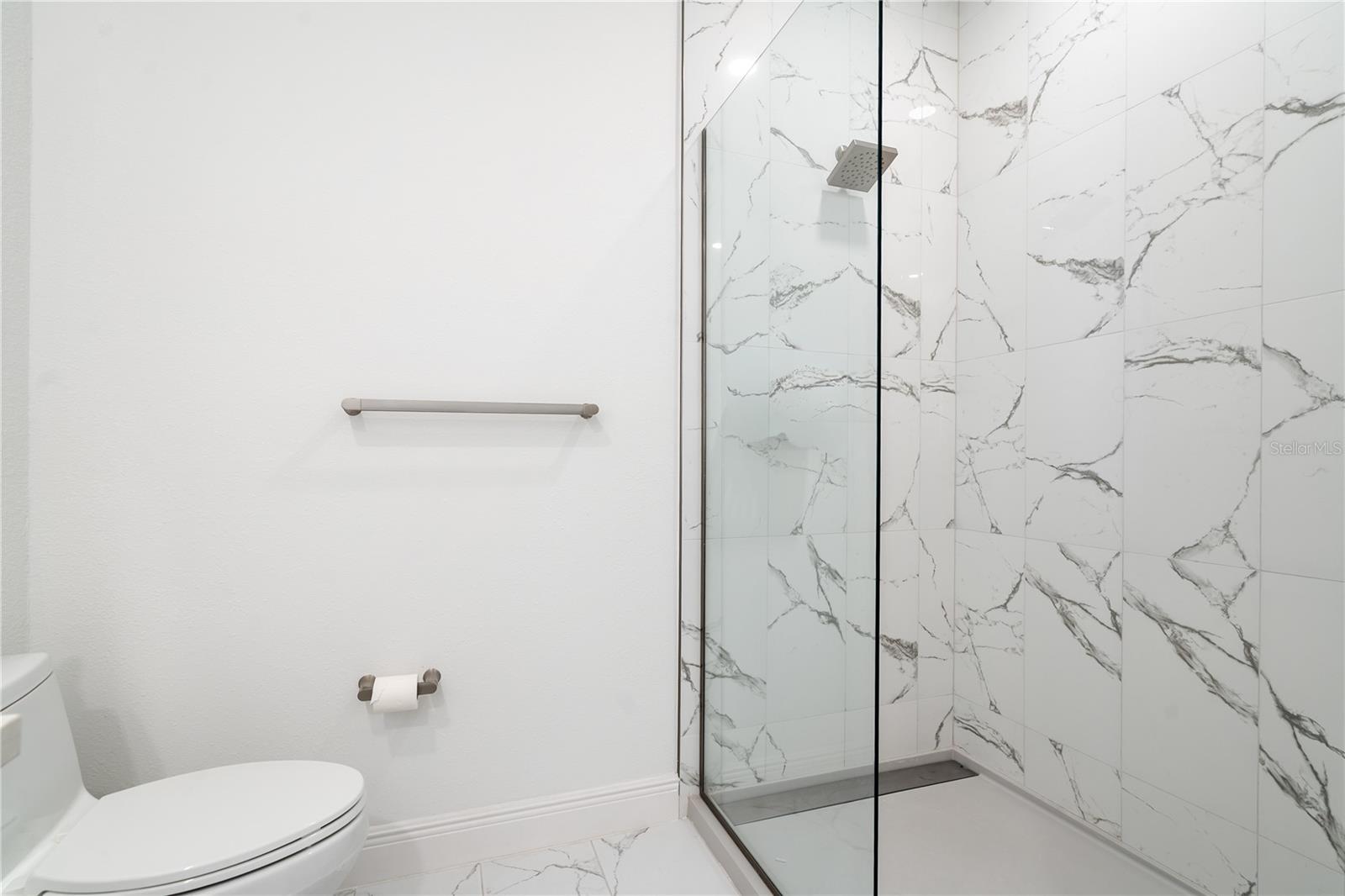 Listing photo id 21 for 644 3rd Avenue S 303